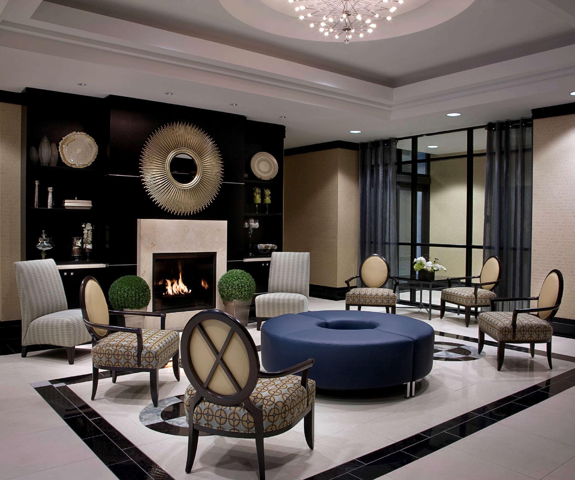 Revery Toronto Downtown, Curio Collection By Hilton Exteriör bild
