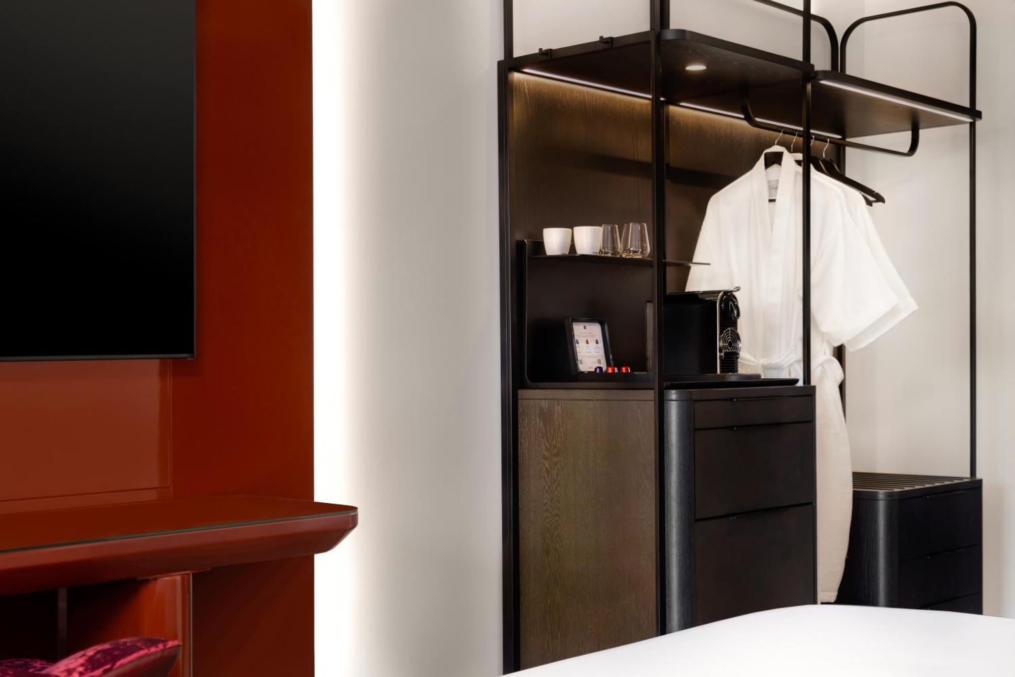 Revery Toronto Downtown, Curio Collection By Hilton Exteriör bild