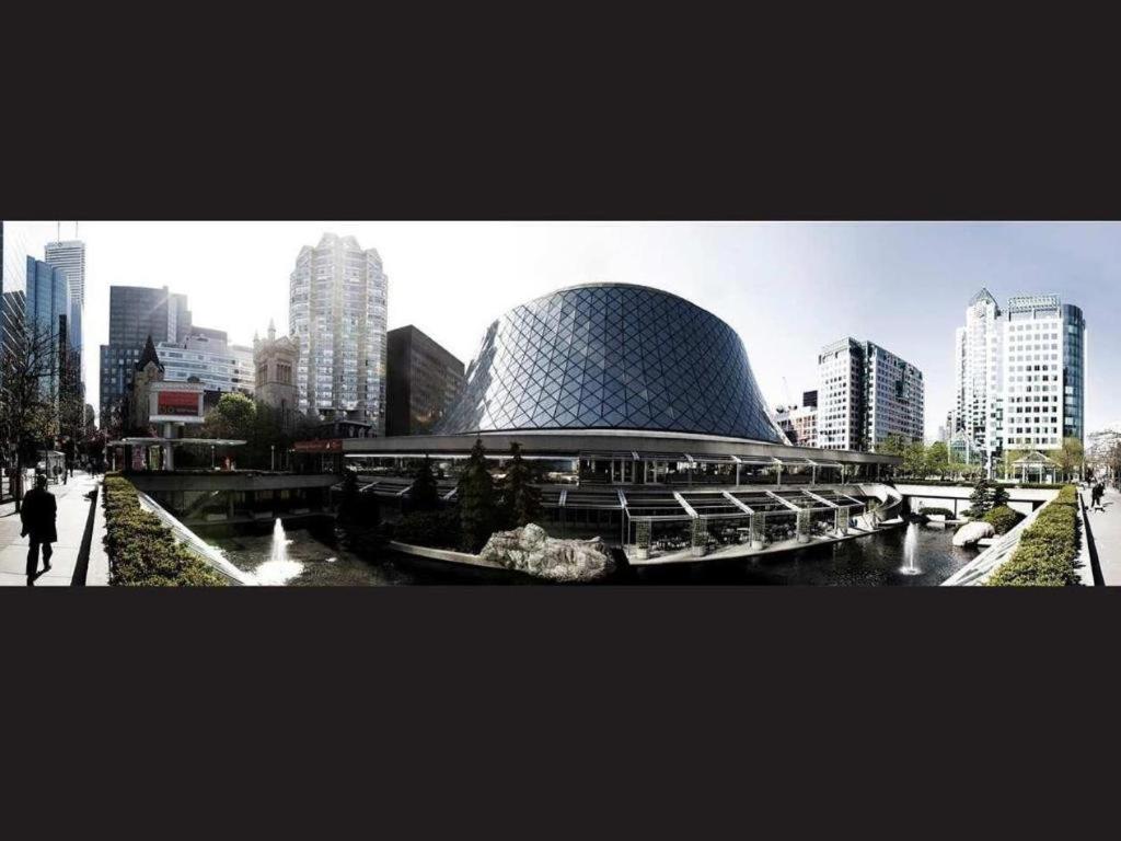 Revery Toronto Downtown, Curio Collection By Hilton Exteriör bild
