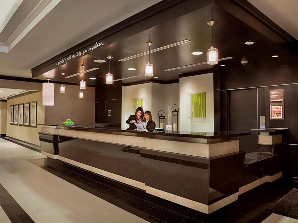 Revery Toronto Downtown, Curio Collection By Hilton Exteriör bild