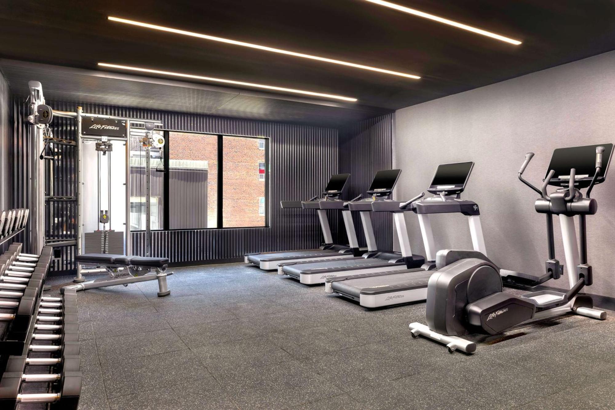 Revery Toronto Downtown, Curio Collection By Hilton Exteriör bild