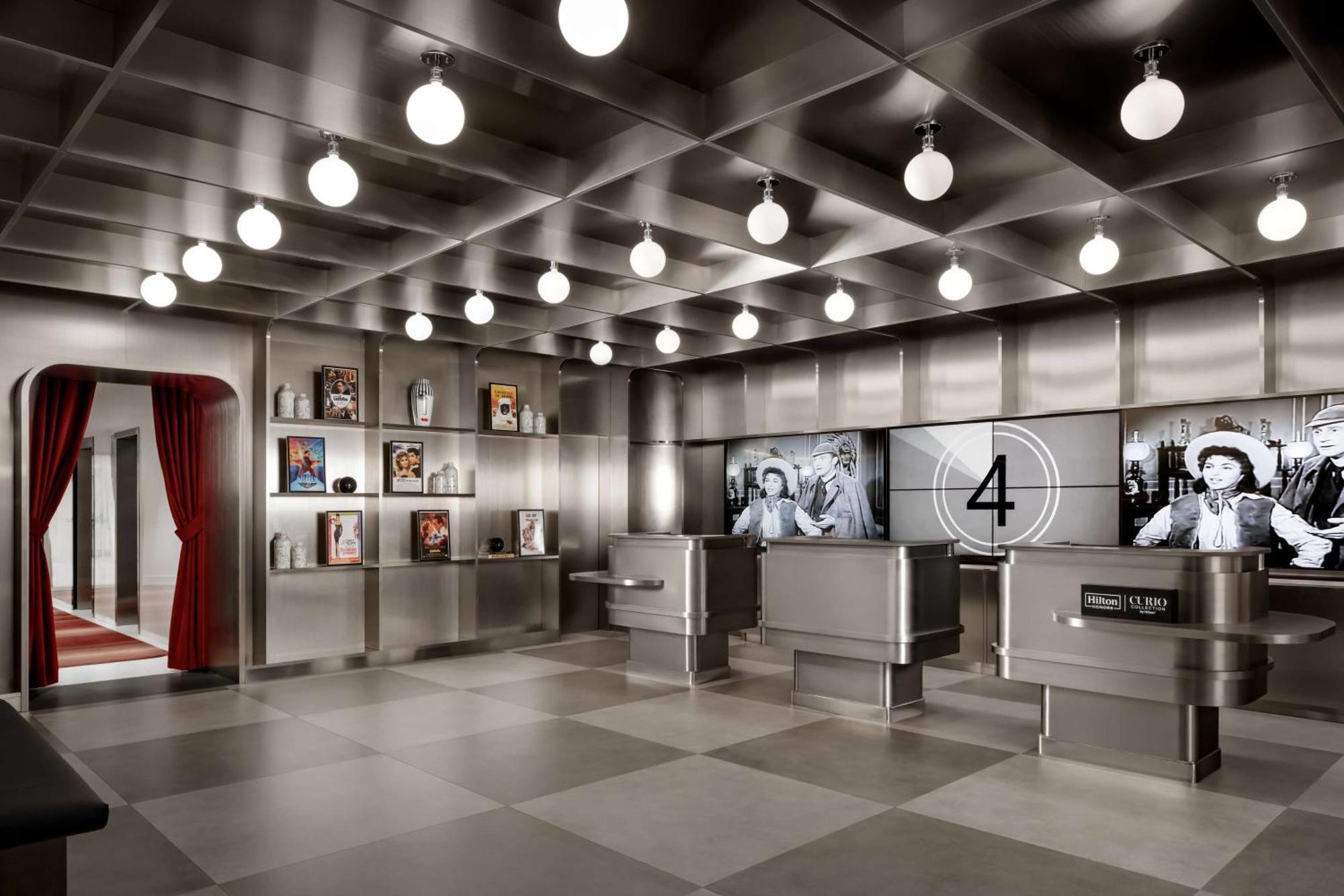 Revery Toronto Downtown, Curio Collection By Hilton Exteriör bild