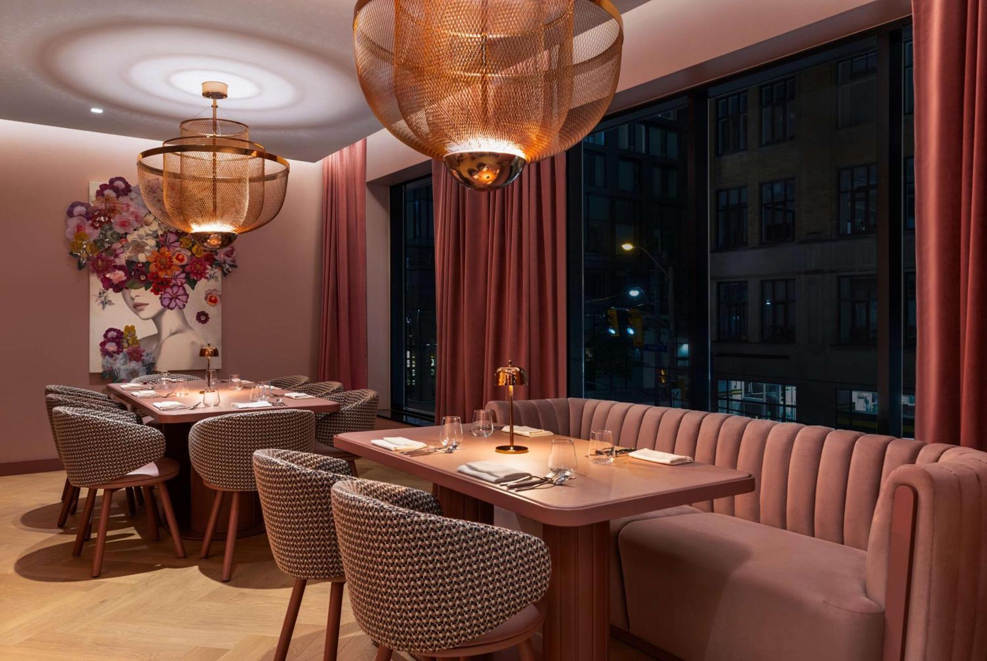 Revery Toronto Downtown, Curio Collection By Hilton Exteriör bild