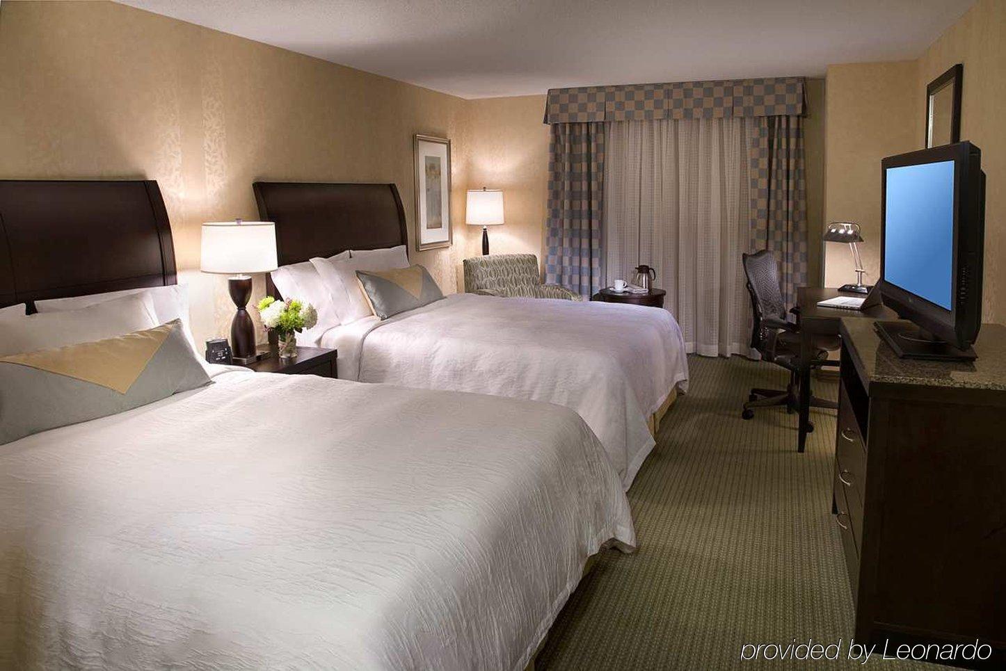 Revery Toronto Downtown, Curio Collection By Hilton Rum bild
